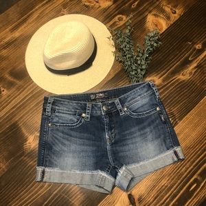 Silver Jeans, cuffed shorts, “Toni 3 1/2”, size 28
